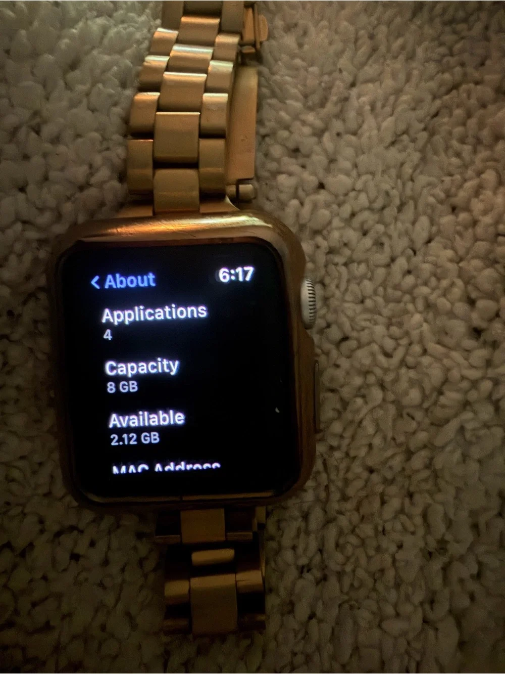 Apple Smartwatch with gold Link Band - 38mm 8GB